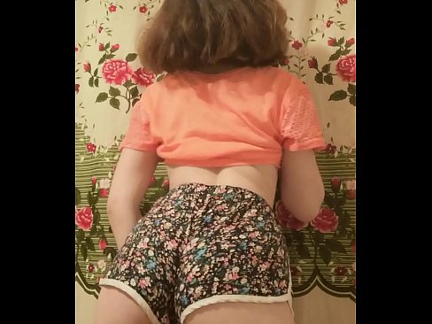 ❤️ Sexig ung babe som strippar av sig sina shorts inför kameran ❤️ Porno at us ❌️❤