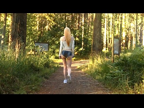 ❤️ Vacker kvinna rör sig långsamt, inte nakenvideo ❤️ Porno at us ❌️❤