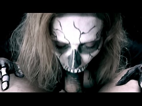 ❤️ Demonflicka suger kuk med sin svarta mun och sväljer sperma. ❤️ Porno at us ❌️❤