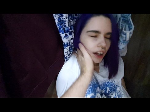 ❤️ Hittade min syster i garderoben och hjälpte henne att komma ❤️ Porno at us ❌️❤